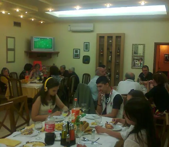 Stela Center מלון טיראנה