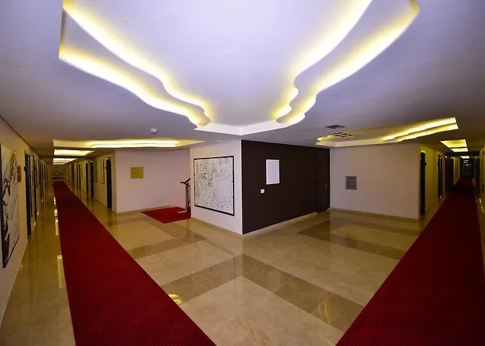 מלון Stela Center