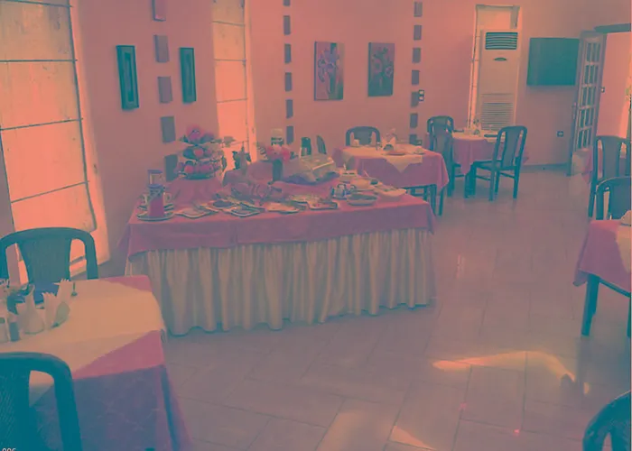 Stela Center מלון טיראנה