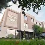 Stela Center Hotel