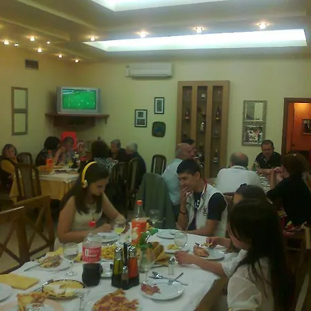 Stela Center فندق تيرانا